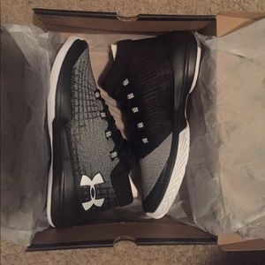 Under Armour  nxt tb